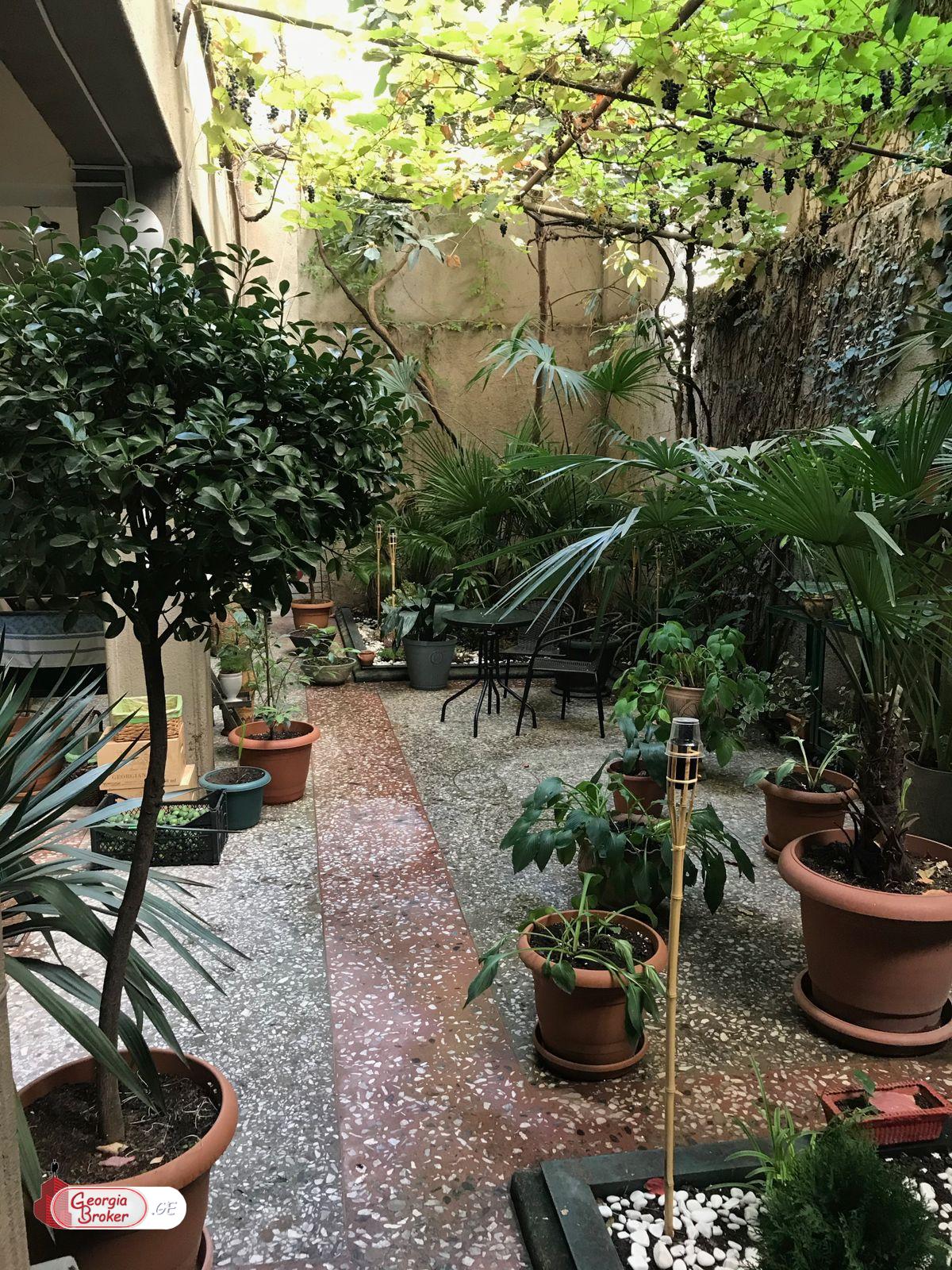 nearly repaired 10-room house for sale